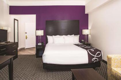 La Quinta Inn & Suites by Wyndham Las Vegas Summerlin Tech - image 7