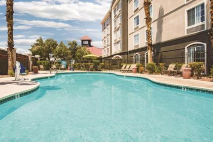 La Quinta Inn & Suites by Wyndham Las Vegas Summerlin Tech - image 8