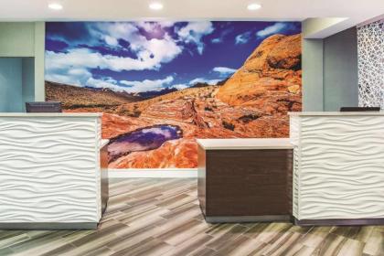 La Quinta Inn & Suites by Wyndham Las Vegas Summerlin Tech - image 10