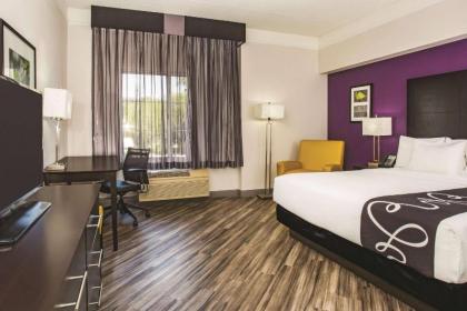 La Quinta Inn & Suites by Wyndham Las Vegas Summerlin Tech - image 3