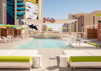 Plaza Hotel & Casino - image 2
