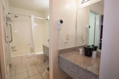 Aviation Inn - image 10