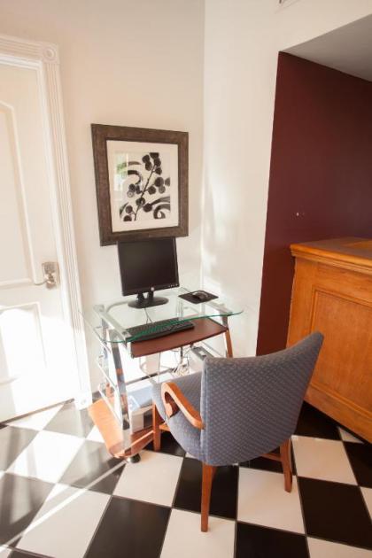 Aviation Inn - image 11