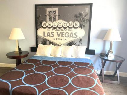 Super 8 by Wyndham Las Vegas North Strip/Fremont St. Area - image 10