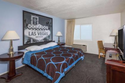 Super 8 by Wyndham Las Vegas North Strip/Fremont St. Area - image 14