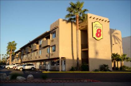 Super 8 by Wyndham Las Vegas North Strip/Fremont St. Area - image 2