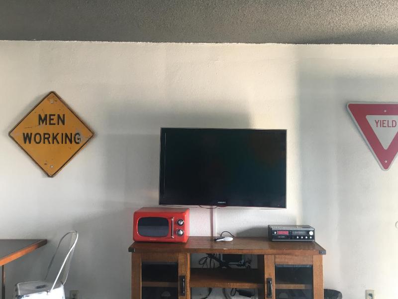 Desert Hills Motel - image 7