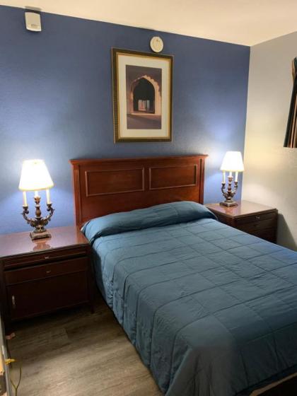 City Center Motel - image 10
