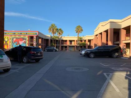City Center Motel - image 11