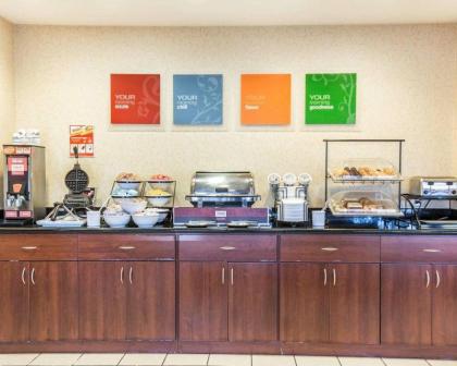 Comfort Inn And Suites - image 11