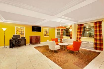 Howard Johnson by Wyndham Las Vegas near the Strip - image 11