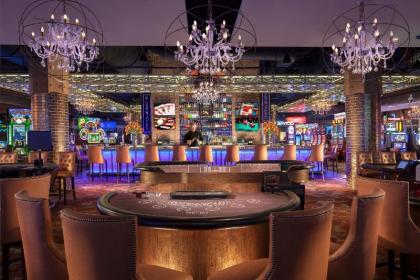 Downtown Grand Hotel & Casino - image 9