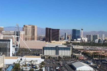 Luxury Suites International at The Signature - image 10