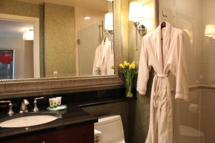 Luxury Suites International at The Signature - image 11