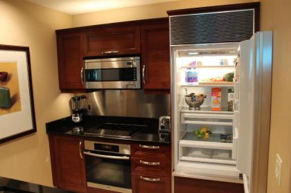 Luxury Suites International at The Signature - image 7