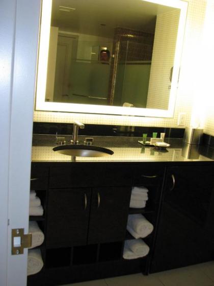 Suites at Elara Las Vegas Strip-No Resort Fees - image 14