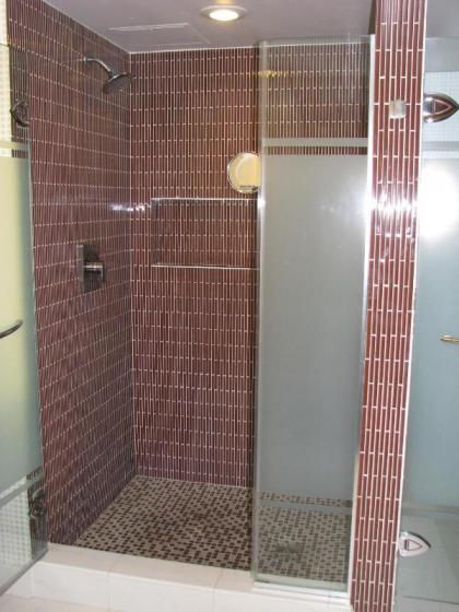 Suites at Elara Las Vegas Strip-No Resort Fees - image 17