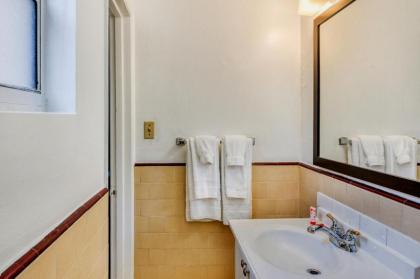 OYO Hotel Gateway Las Vegas - image 10
