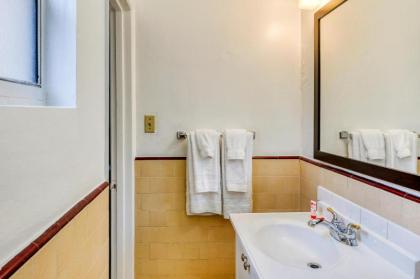 OYO Hotel Gateway Las Vegas - image 18