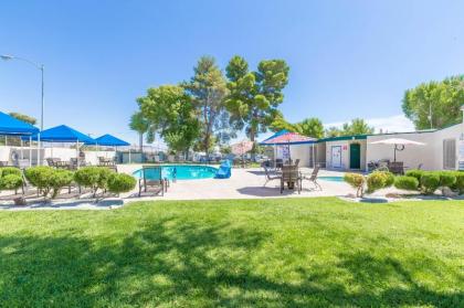 Las Vegas Camping Resort Cabin 3 - image 15