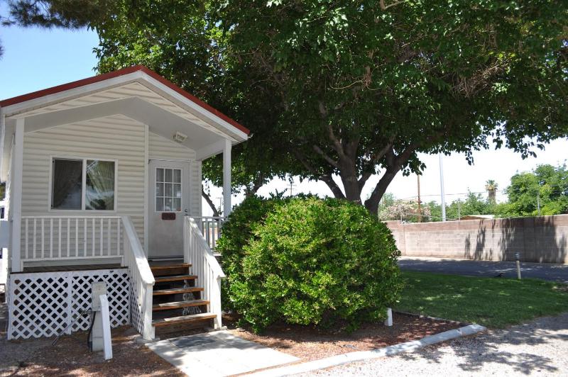 Las Vegas Camping Resort Cabin 5 - image 2