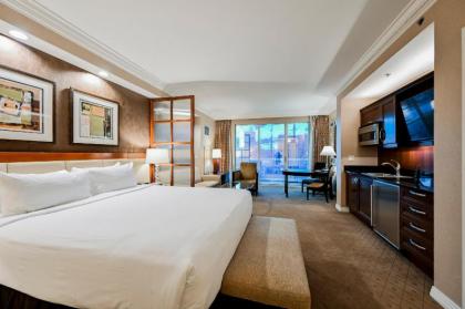 Penthouse Suite with Strip View at The Signature At MGM Grand - image 15