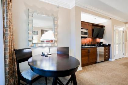 Penthouse Suite with Strip View at The Signature At MGM Grand - image 18