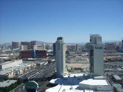 Palms Place Studio with Balcony & Strip View - image 18