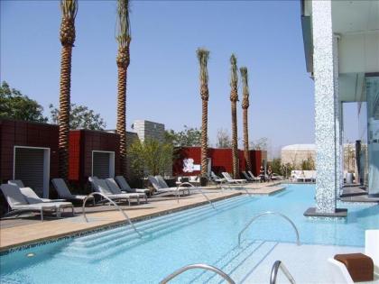 Palms Place Studio with Balcony & Strip View - image 9