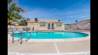 Adorable House only a few miles from the Strip - image 15