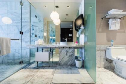Luxury Suites at Palms Place - image 16