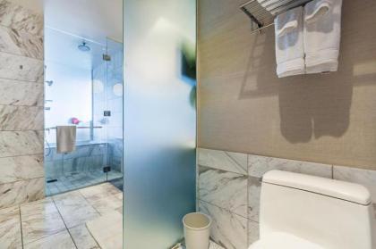 Luxury Suites at Palms Place - image 17