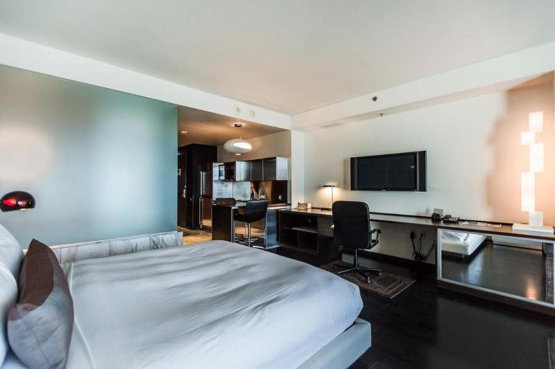 Luxury Suites at Palms Place - image 6