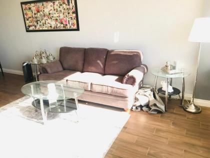 Amazing Master Suite in Shared 2/B Condo behind Convention Center - image 11
