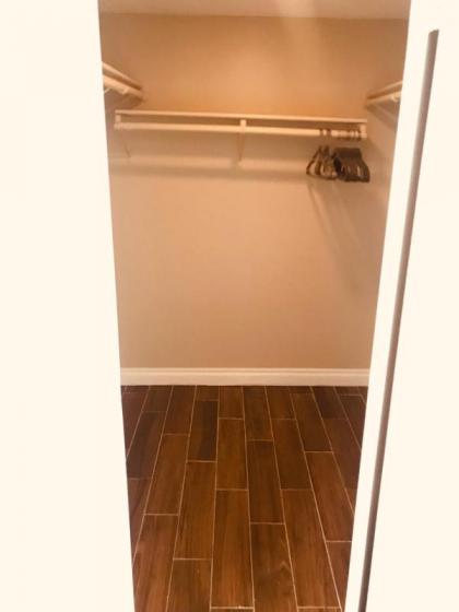 Amazing Master Suite in Shared 2/B Condo behind Convention Center - image 5