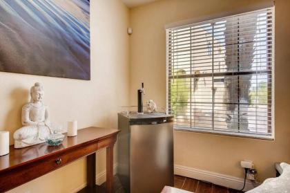 Villa Gordal - Enormous Villa in Las Vegas with 39 Sleeps - image 10