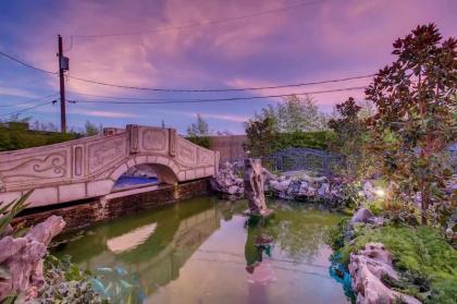 Villa Gordal - Enormous Villa in Las Vegas with 39 Sleeps - image 15