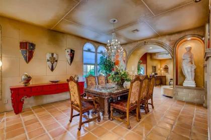 Villa Gordal - Enormous Villa in Las Vegas with 39 Sleeps - image 16