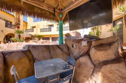 Villa Gordal - Enormous Villa in Las Vegas with 39 Sleeps - image 17