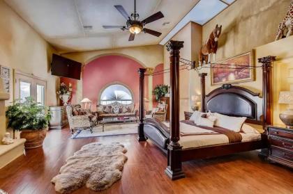Villa Gordal - Enormous Villa in Las Vegas with 39 Sleeps - image 7