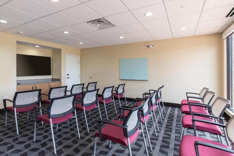 TownePlace Suites By Marriott Las Vegas Stadium District - image 7