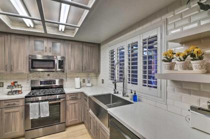 Vegas House with Spa Mini Golf Home Theater Deck! - image 15