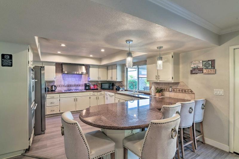 Las Vegas House with Pool and Hot Tub - 1 Mi to Strip! - image 7