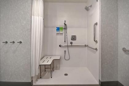 Hampton Inn By Hilton & Suites Las Vegas Convention Center - image 17