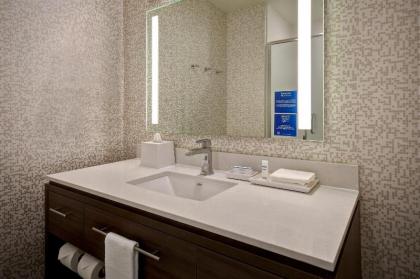 Hampton Inn By Hilton & Suites Las Vegas Convention Center - image 2