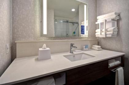 Hampton Inn By Hilton & Suites Las Vegas Convention Center - image 3