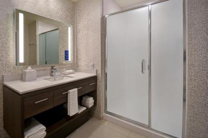 Hampton Inn By Hilton & Suites Las Vegas Convention Center - image 4