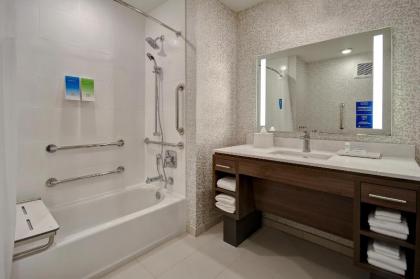 Hampton Inn By Hilton & Suites Las Vegas Convention Center - image 6
