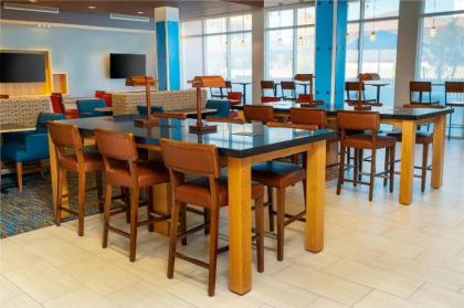 Holiday Inn Express & Suites Las Vegas - E Tropicana - image 16