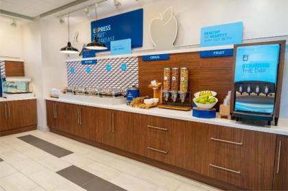 Holiday Inn Express & Suites Las Vegas - E Tropicana - image 17